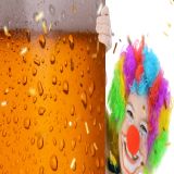 Eine geschminkte Karnevalistin mit einem Bierplakat