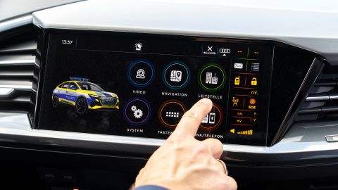 A smart screen with apps in the patrol car of the future